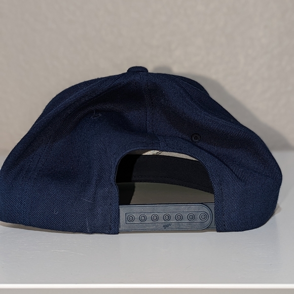 Bad Fish Clothing San Pedro 3 eyed fish navy hat adjustment - Picture 4 of 4